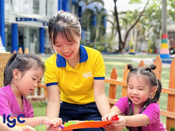 CHIẾC NÓN MÙA HÈ