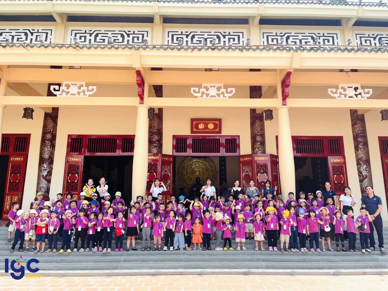 HOẠT ĐỘNG TRẢI NGHIỆM "THAM QUAN VĂN MIẾU TRẤN BIÊN"