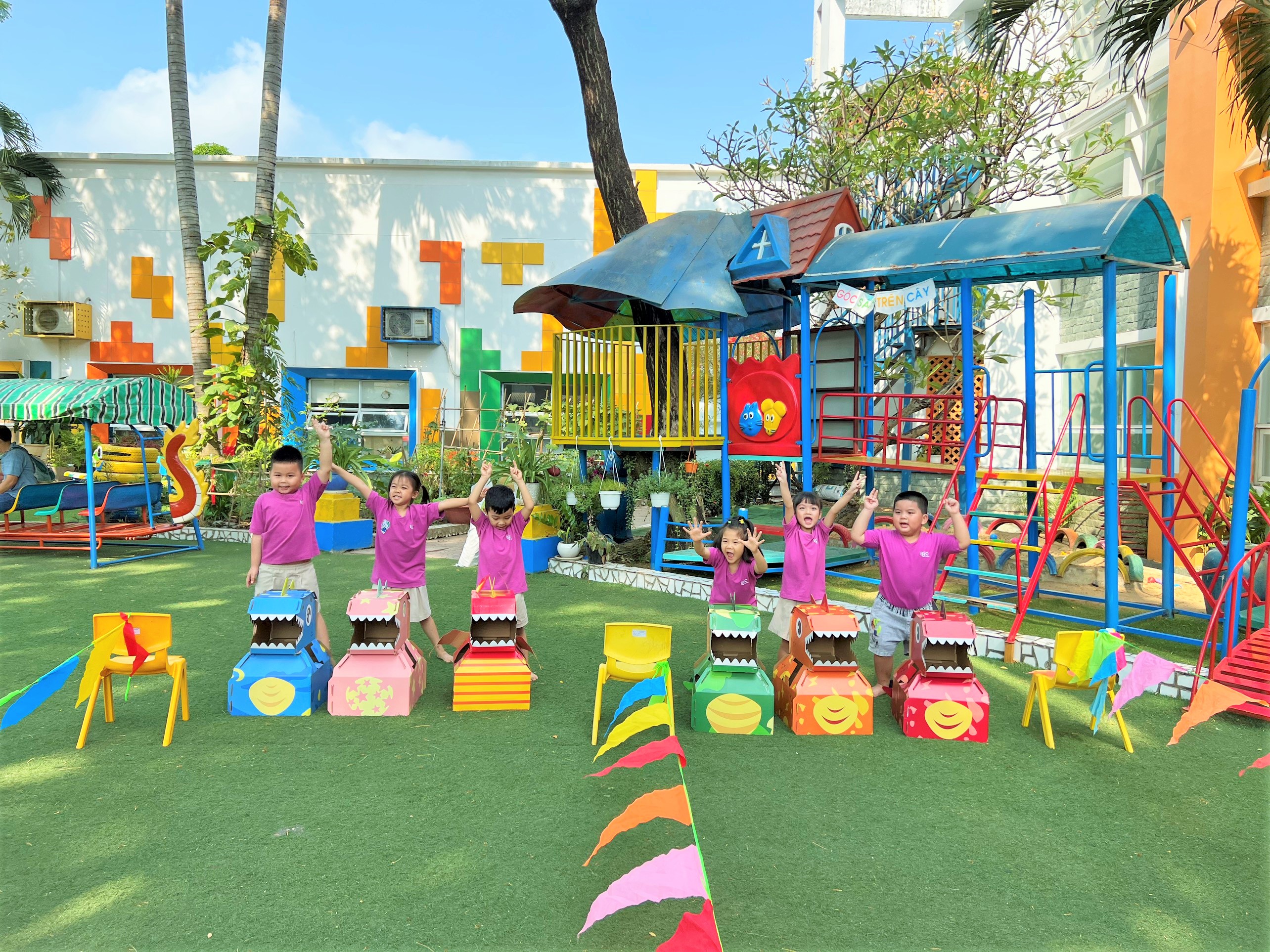 4. Hoạt động ngoài trời