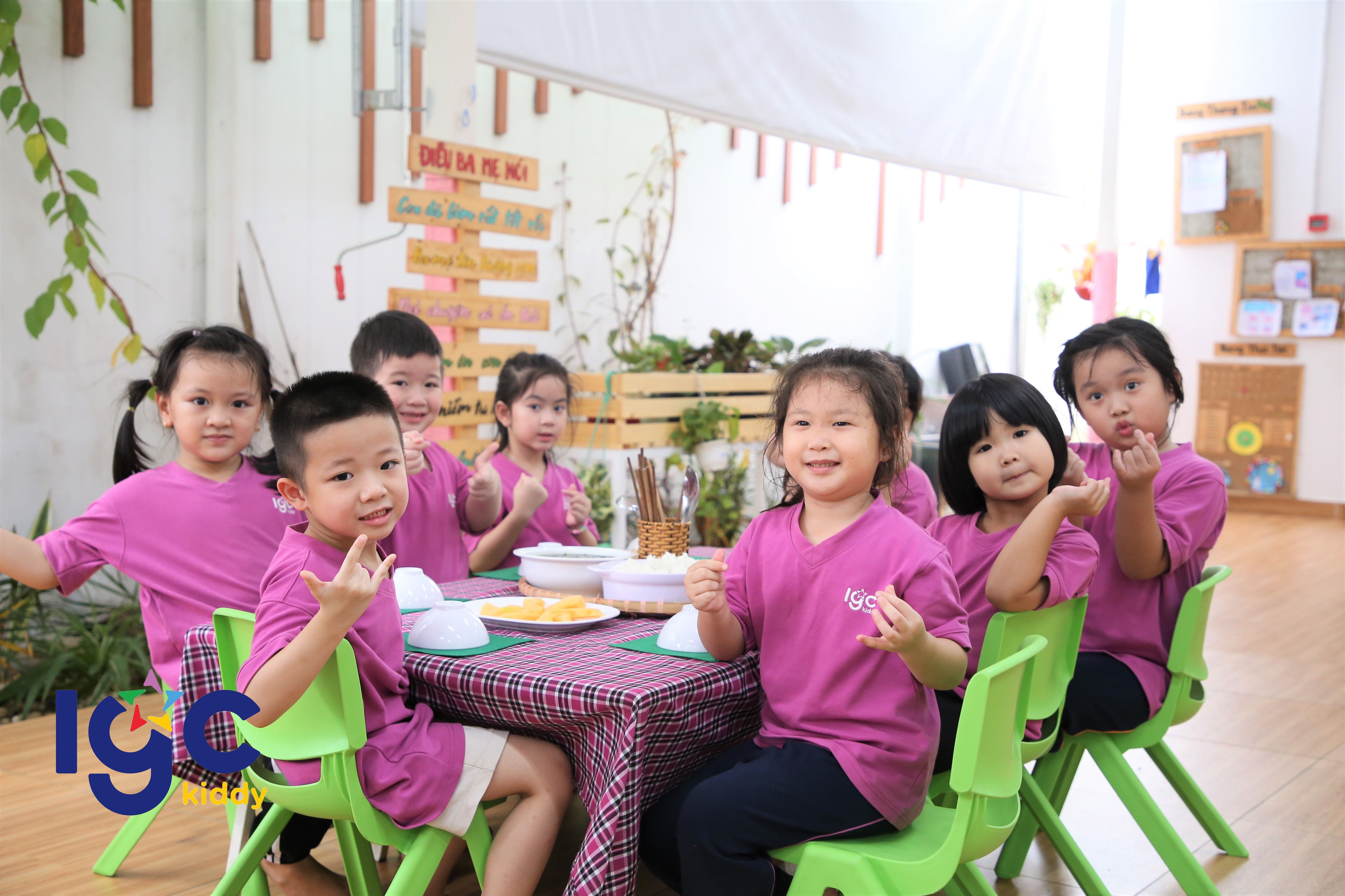 BỮA CƠM GIA ĐÌNH