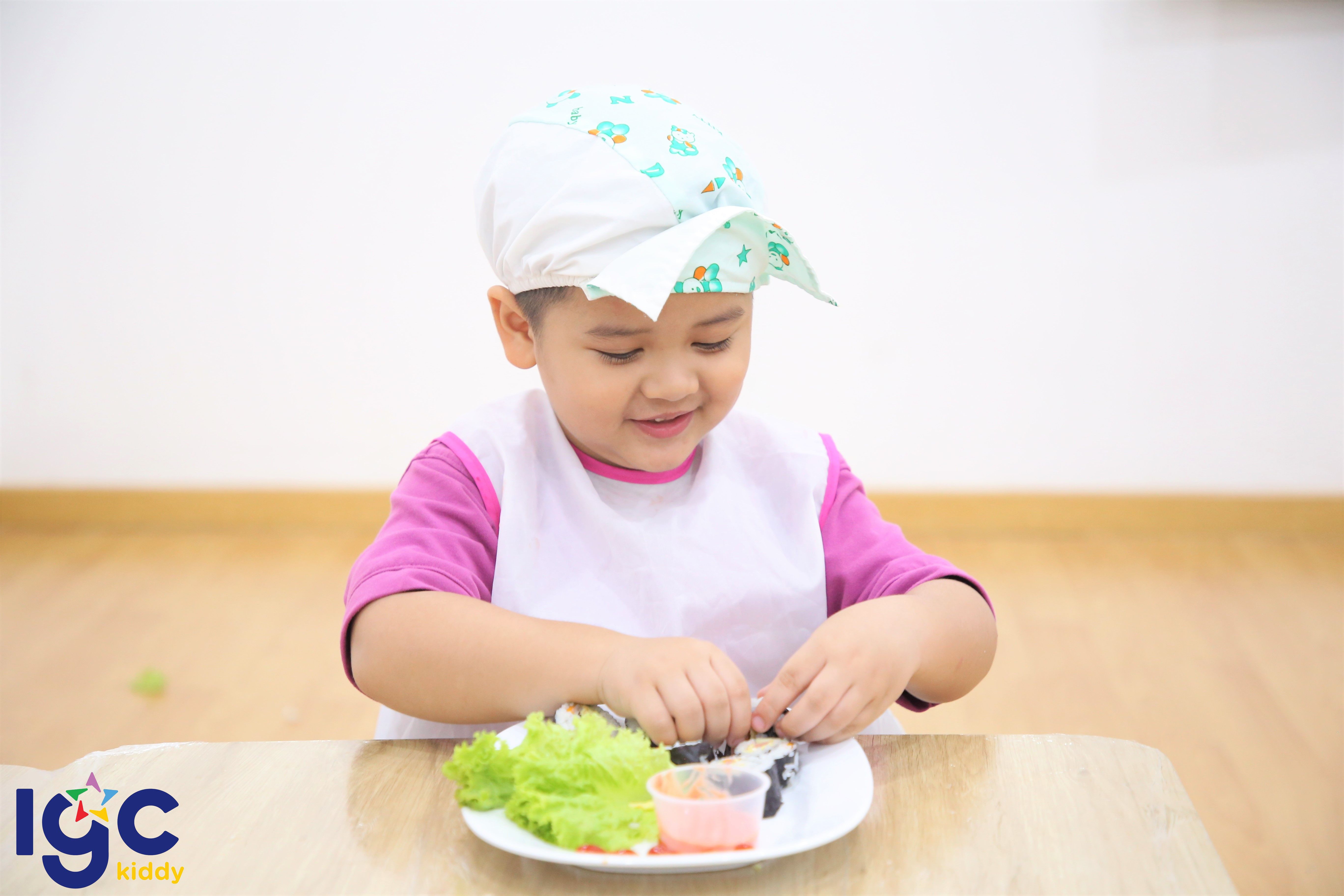 CÙNG BÉ LÀM KIMBAP